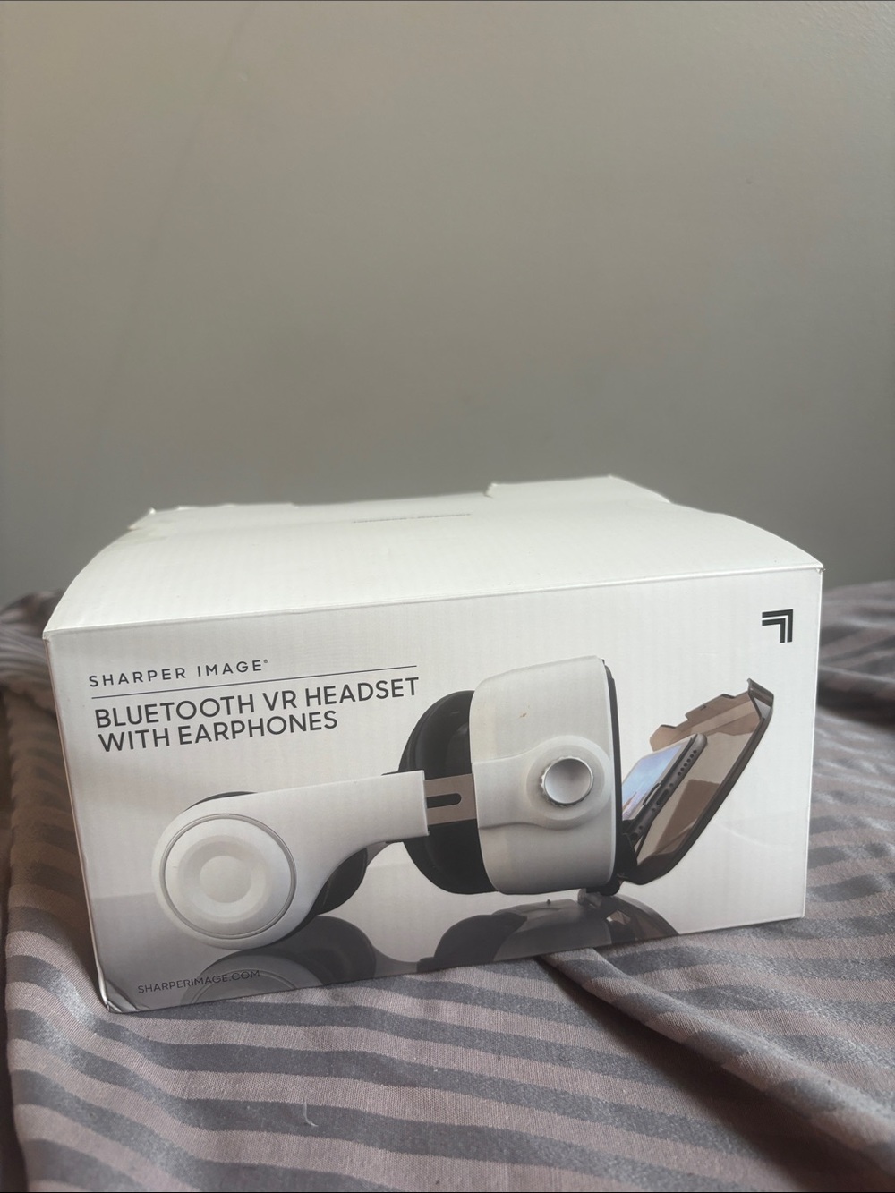 Sharper Image White Bluetooth VR Headset with Earphone Dock